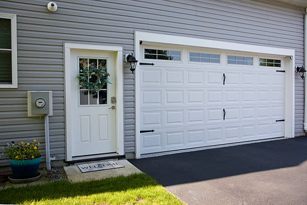 24/7 Emergency Garage Door Panel Replacement experts in Horse Cave, KY